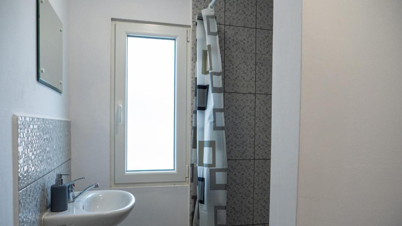 Poiana Cu Flori Aparthotel Satu Mare Exterior photo