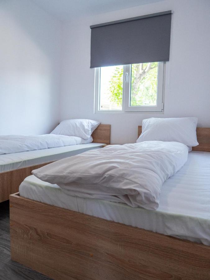 Poiana Cu Flori Aparthotel Satu Mare Exterior photo